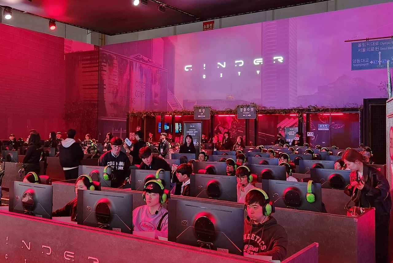 엔씨소프트 지스타 2025 부스에 마련된 신더시티 체험존 (사진=최은상)