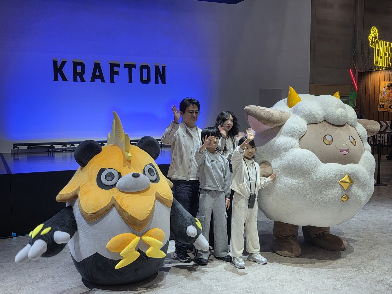 - 남녀노소 상관 없이 게임을 즐겼다