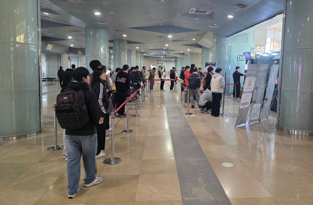 - 첫 날에 많은 인원이 방문했다