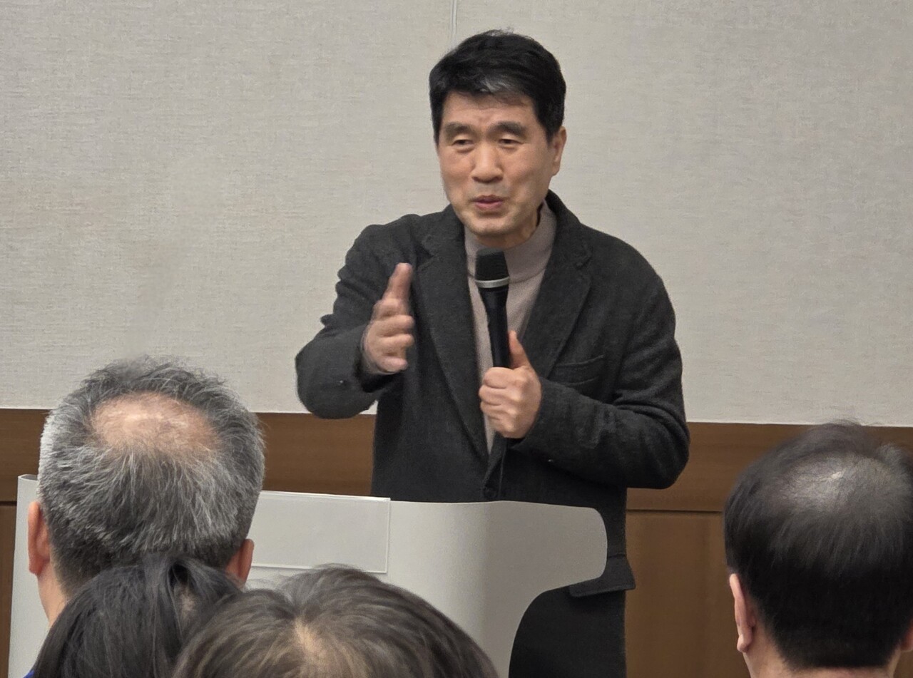 아현산업정보고등학교 교장 시절 학교에 PC방을 만든 방승호 모험연구소장. 사진=박명기