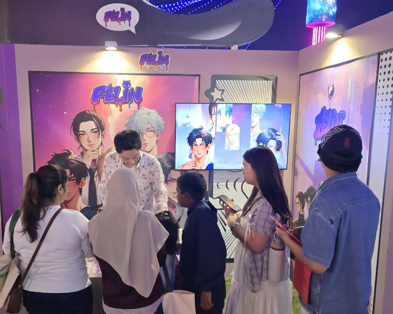 이선진 대표가 부스를 방문한 펠린 팬들과 만나고 있다. 사진=이선진