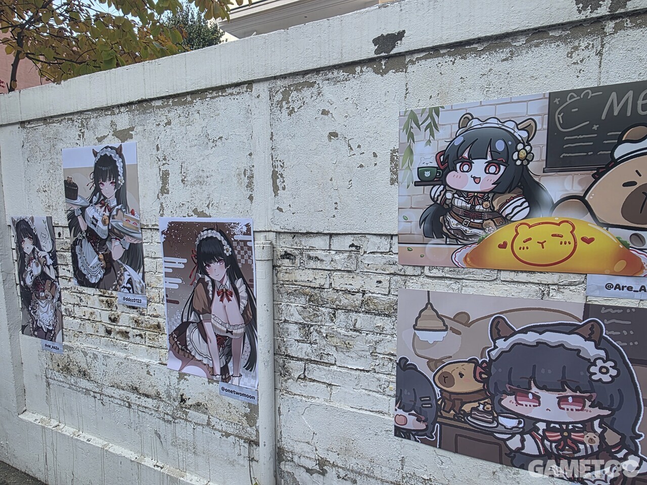 카페 입구 근처에 붙어있는 치사 포스터 (사진= 서동규 객원기자)