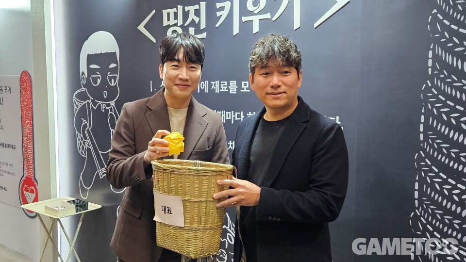 던파 페스티벌 현장을 찾은 윤명진 네오플 대표와 성승헌 캐스터 (사진=김영찬 기자)