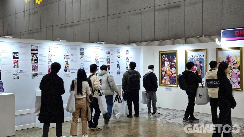 한국과 중국 모험가들이 참여한 고퀄리티 팬아트도 한눈에 볼 수 있다 (사진=김영찬 기자)