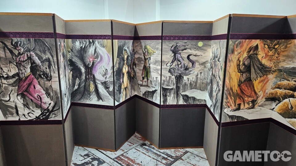 오즈마, 카인, 힐더 등 사도를 동양풍으로 그려낸 병풍 (사진=김영찬 기자) 